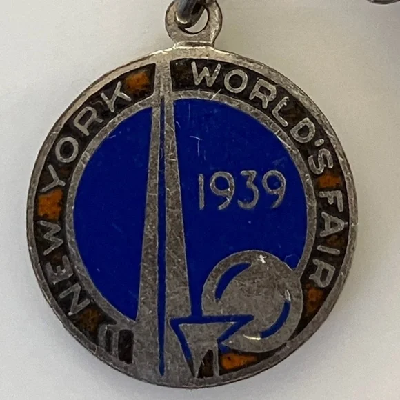 RARE 1930s Authentic Betty Boop 1939 Worlds Fair Official Pin - Picture 2 of 5